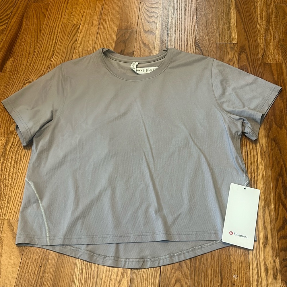 Lululemon ventilated open back train Tee size 10
